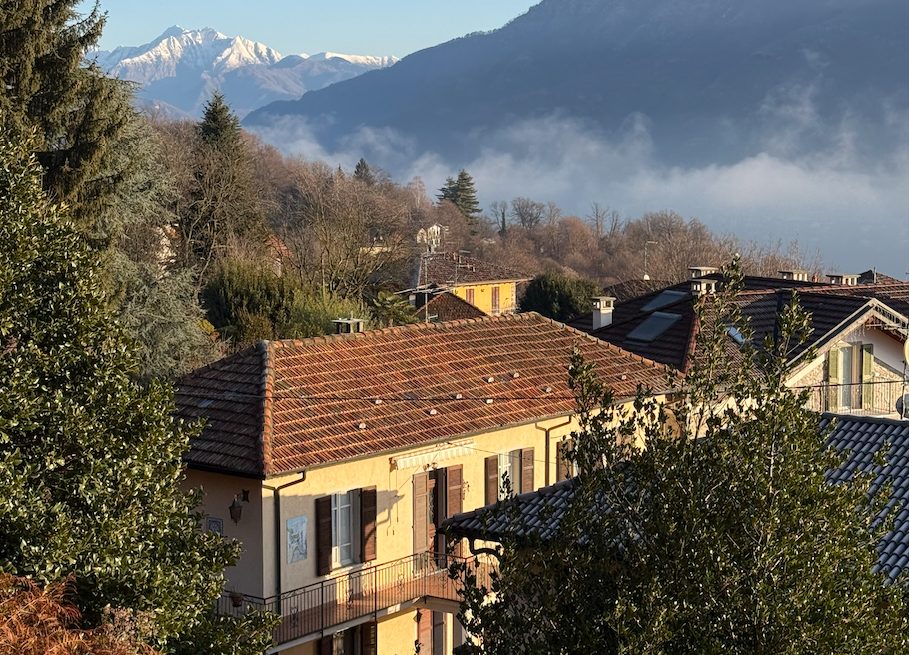 View over the rooftops of Nonio towards the mountains