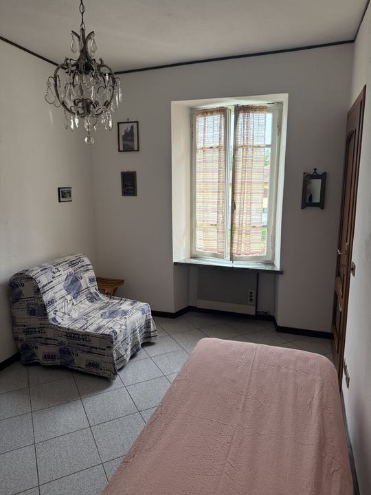 Schlafzimmer mit Sessel
