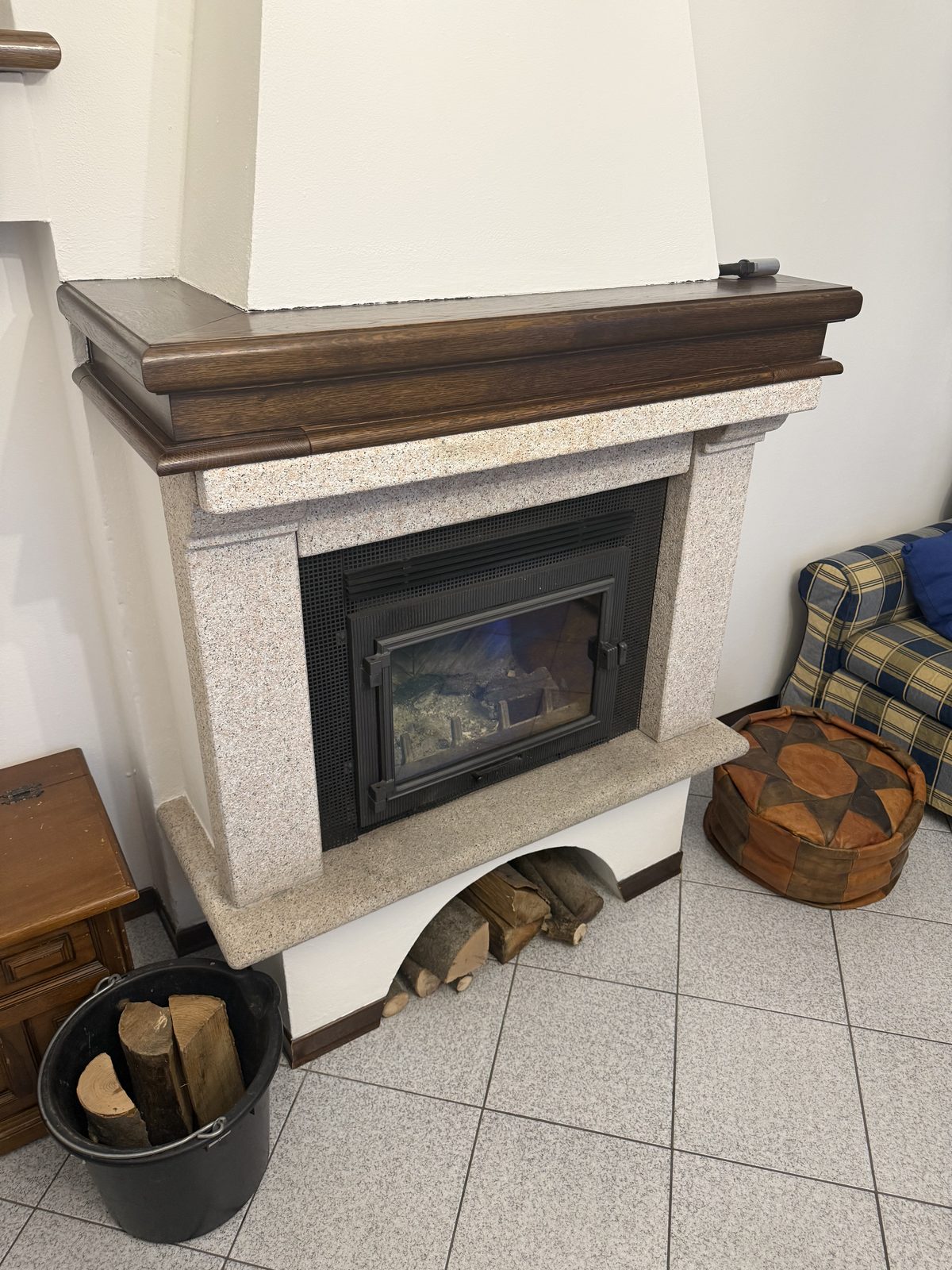 Open haard met brandhout