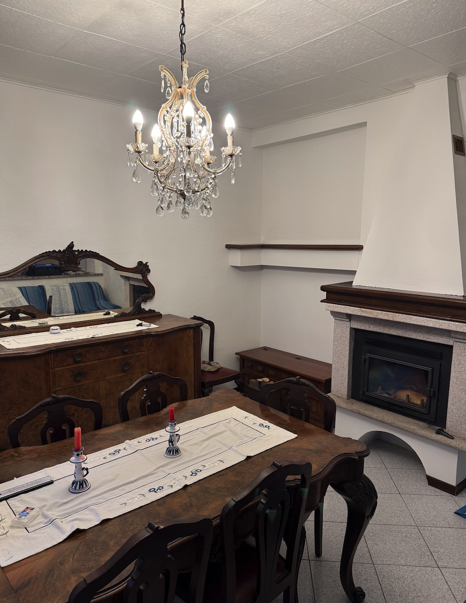 Wohnzimmer mit Kamin